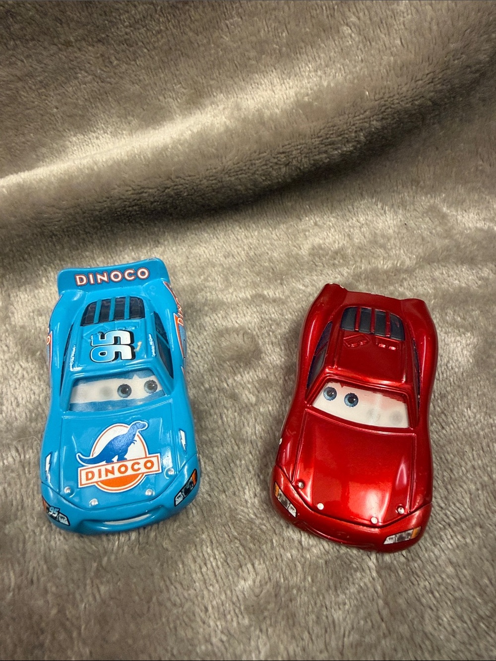 Lot Of 2 Disney Pixar Cars Dinoco Blue & Red McQueen with Twin Lenticular Eyes